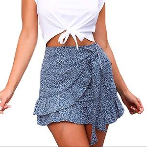 NWOT! WOMENS FLORAL WRAP SKIRT IN BLUE